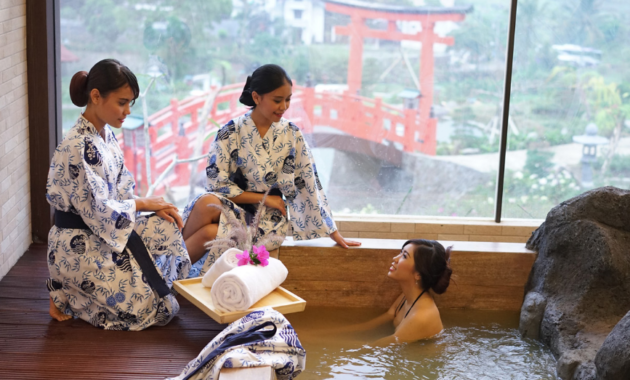 Nggak Harus ke Jepang, Kamu Bisa Menikmati Air Panas di Onsen Hot Spring Resort Malang!