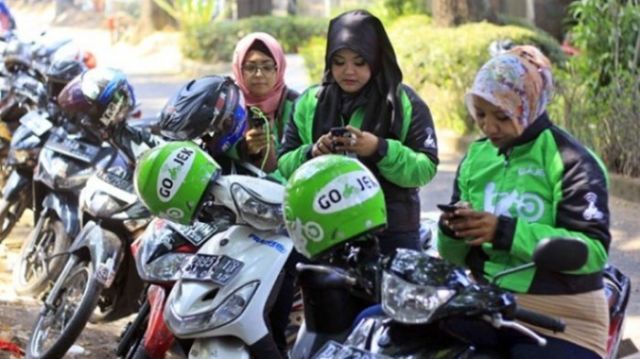 Cuma Gara-gara Nggak Ikut Demo, Driver Ojol Wanita ini Dipermalukan di Depan Umum. Kok Tega Sih?