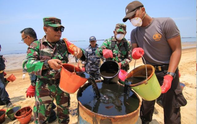 5 Fakta Soal Tumpahan Minyak di Balikpapan. Parah Banget, Sampai Keliatan dari Satelit