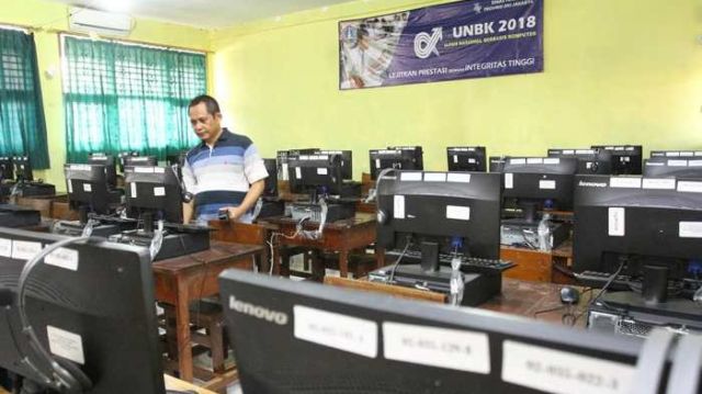 7+ Drama Seputar UNBK, Ternyata Banyak SMA yang Masih Harus Pinjam Komputer ke Sana Sini!