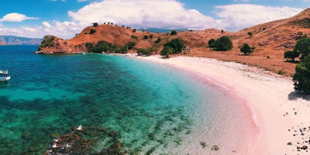 Pink Beach - Pulau Komodo