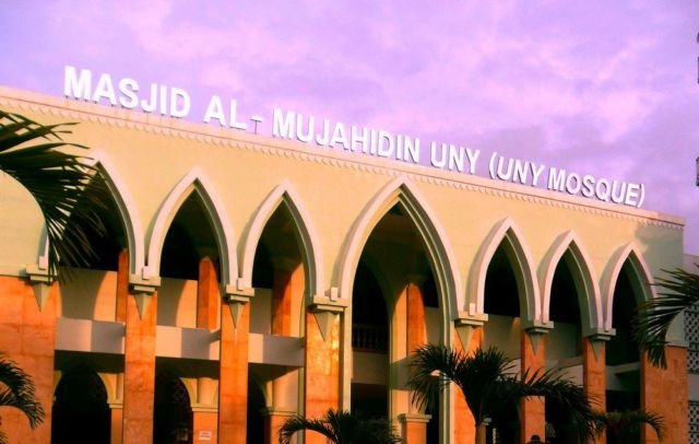 Masjid Al-Mujahidin UNY