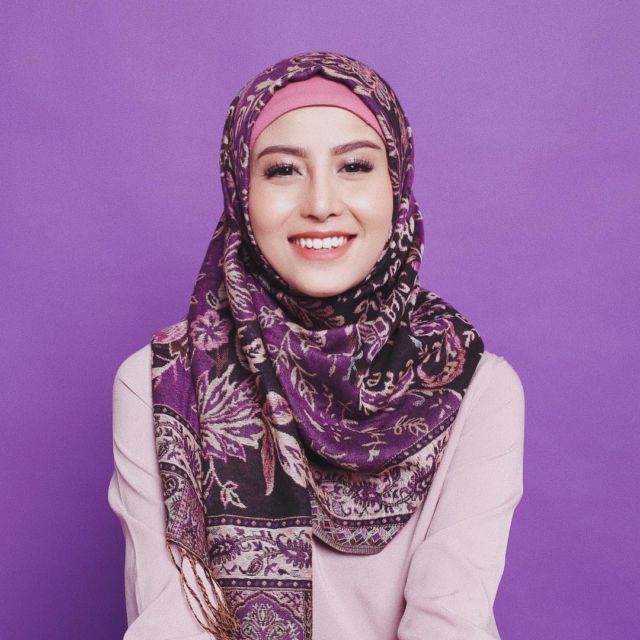 lebih cantik berhijab, ya gak sih