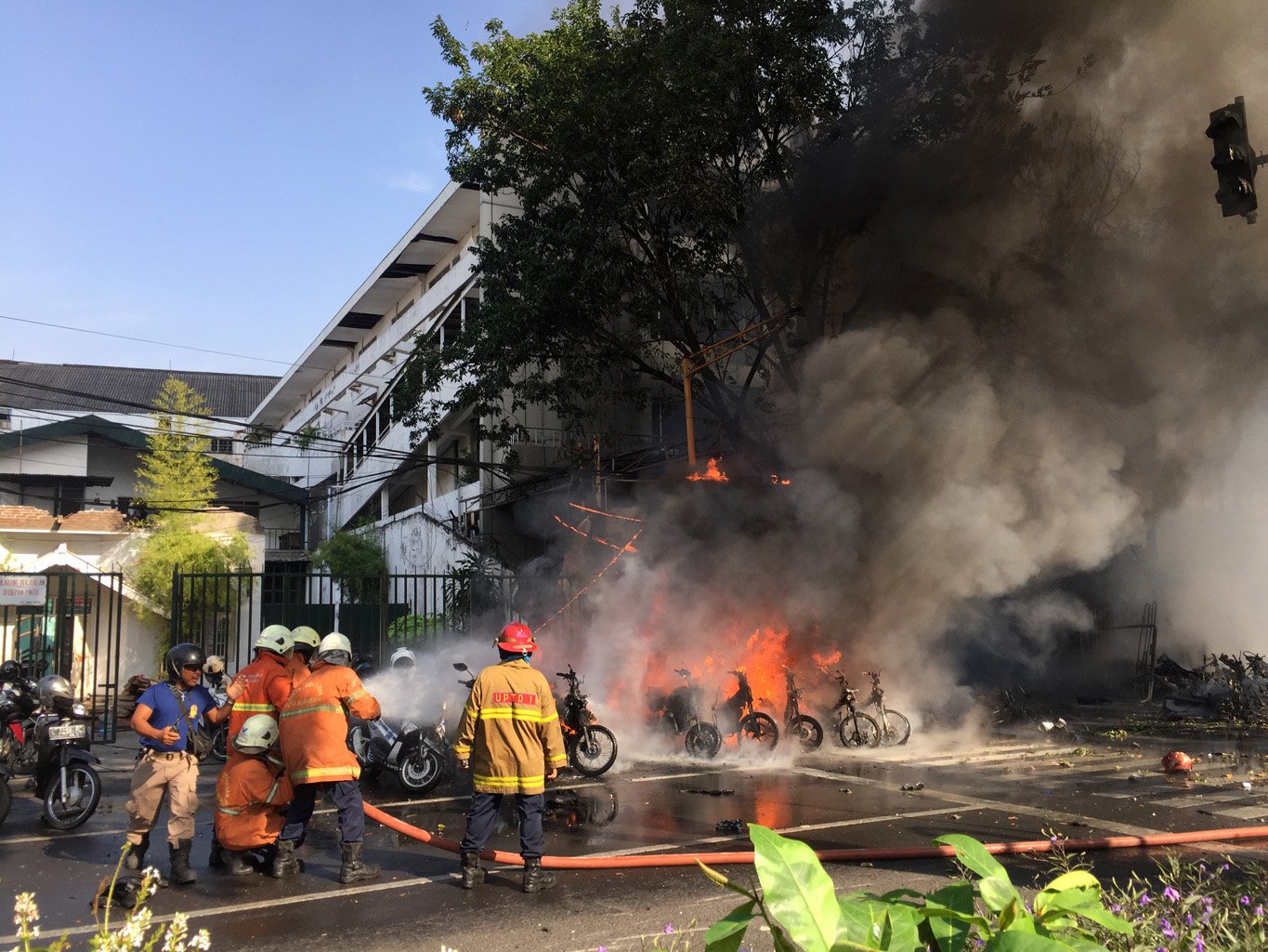 Sayangnya, Setoleran Apapun Kamu Tidak Cukup Menghalangi Mereka Meledakkan Bom