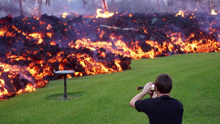 10+ Potret Mengerikan Erupsi Lava di Hawaii. Bayangin Kalau di Kompleks Rumahmu Terjadi Kayak Begini