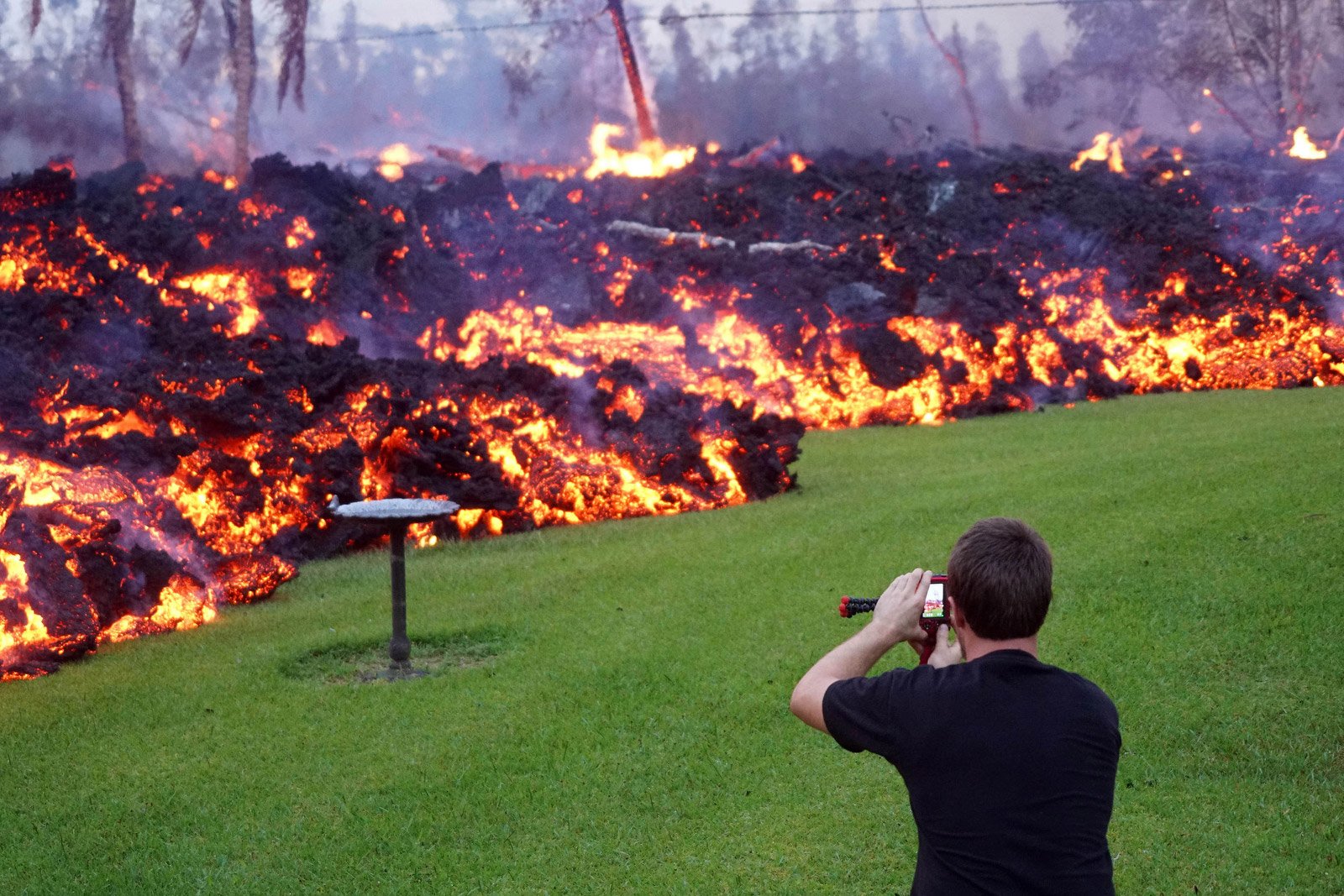 10+ Potret Mengerikan Erupsi Lava di Hawaii. Bayangin Kalau di Kompleks Rumahmu Terjadi Kayak Begini