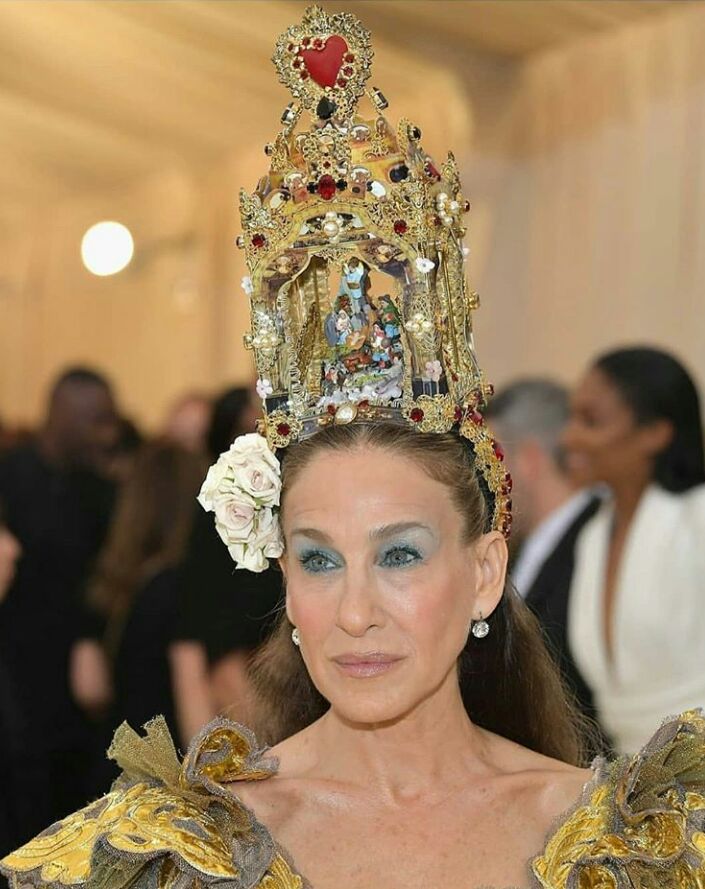 10 Hiasan Rambut Terfenomenal di Ajang Bergengsi Met Gala 2018. Yang Mana Nih, Favoritmu?