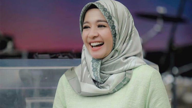 Wah… 5 Artis Ini Serius Berjilbab atau Cuma Pencitraan Aja Ya?