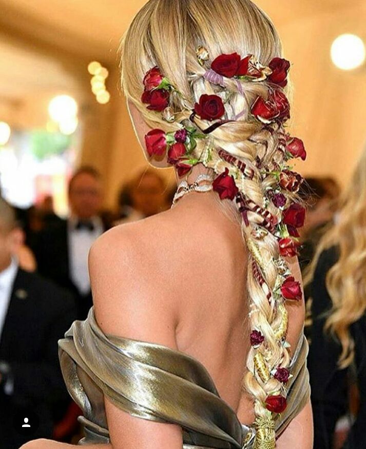 10 Hiasan Rambut Terfenomenal di Ajang Bergengsi Met Gala 2018. Yang Mana Nih, Favoritmu?