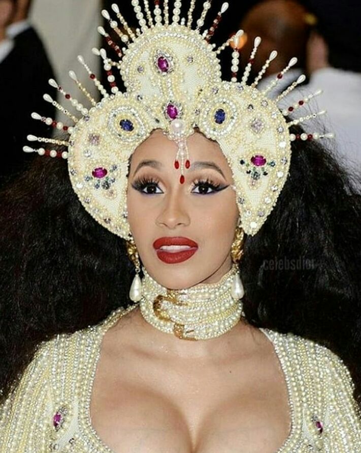 10 Hiasan Rambut Terfenomenal di Ajang Bergengsi Met Gala 2018. Yang Mana Nih, Favoritmu?