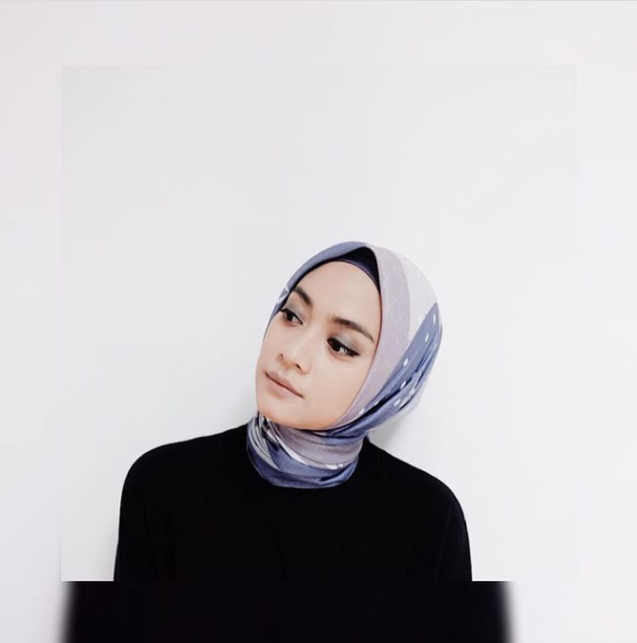 13+ Inspirasi Busana Hijab Simpel Minimalis Ala Ayudia Bing Slamet. Cocok Buatmu yang Anti Ribet