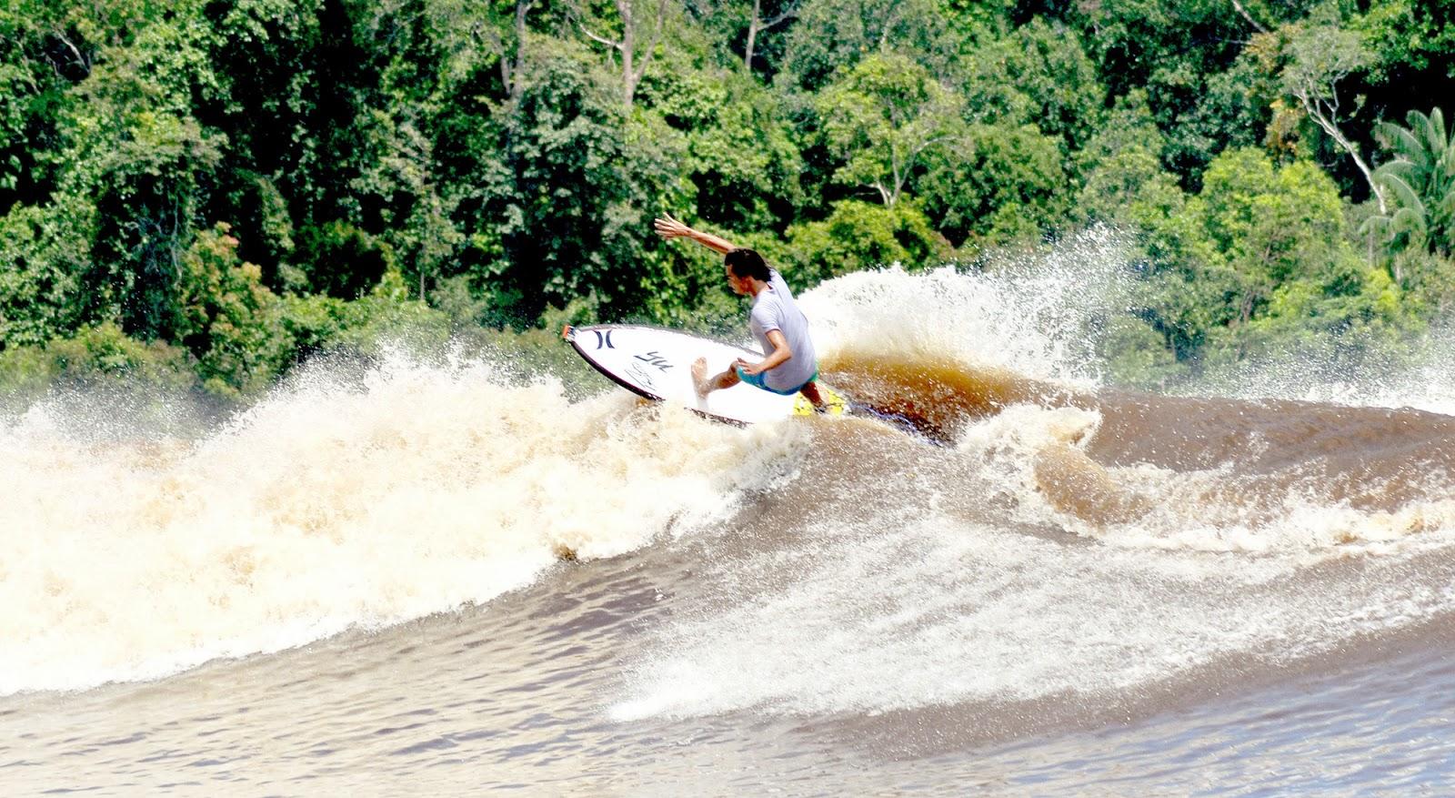 Mengenal Ombak Hantu Sungai Kampar, Lokasi Surfing Terbaik di Indonesia