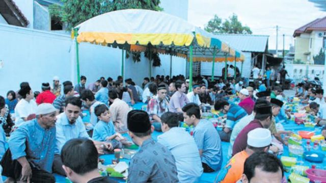 Buka Puasa Bersama di Masjid