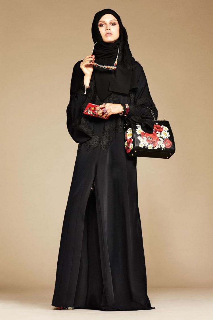 13+ Inspirasi Busana Abaya Buat Idul Fitri dari Rumah Mode Kenamaan, Dolce & Gabbana