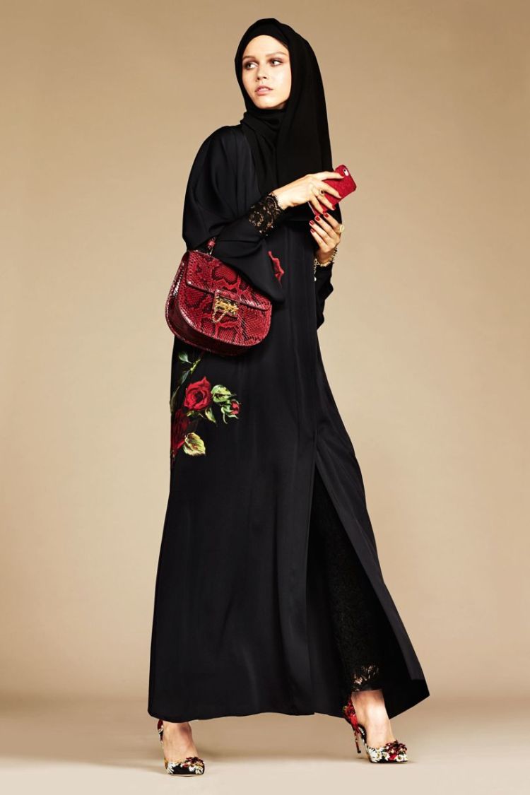 13+ Inspirasi Busana Abaya Buat Idul Fitri dari Rumah Mode Kenamaan, Dolce & Gabbana