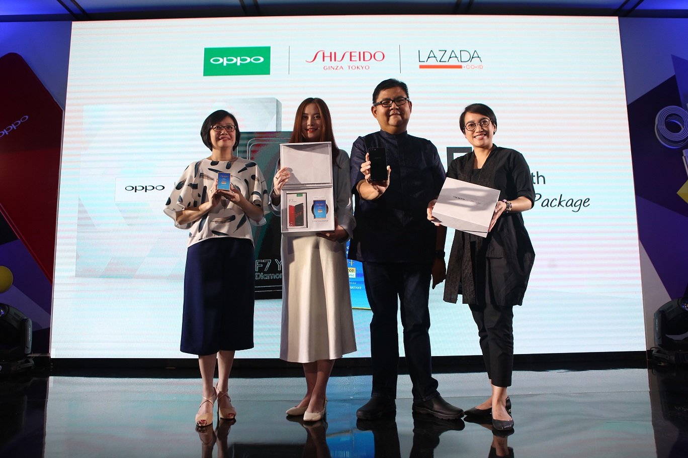 OPPO dan Shiseido Hasilkan F7 Youth Edisi Terbatas. Katanya Bisa Lindungi Kulit dari Sinar UV dan Radiasi Ponsel