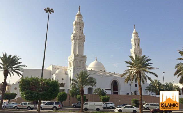 Front-of-Masjid-Qiblatain