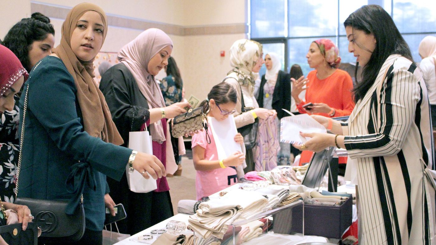 Pengen Tahu Karaktermu yang Asli? Cara Membeli Baju Baru buat Lebaran Bisa Kamu Jadikan Patokan Lho