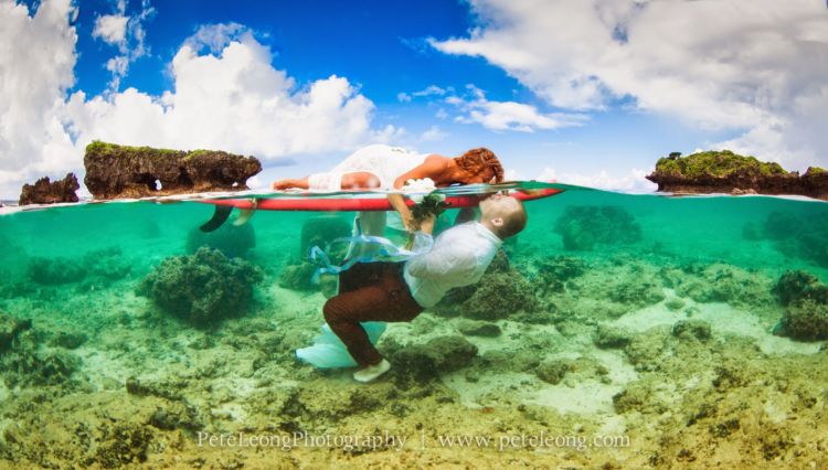 10+ Inspirasi Foto Pre-Wedding Cantik nan Artistik di Bawah Air. Susah, Tapi Hasilnya Bikin Puas