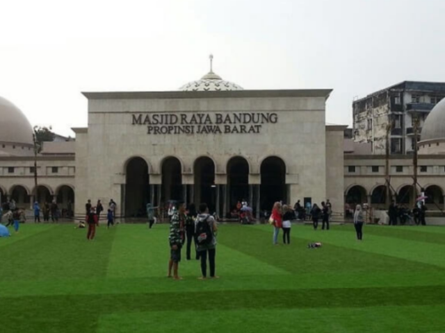 bangunan masjid dengan berbagai macam desain