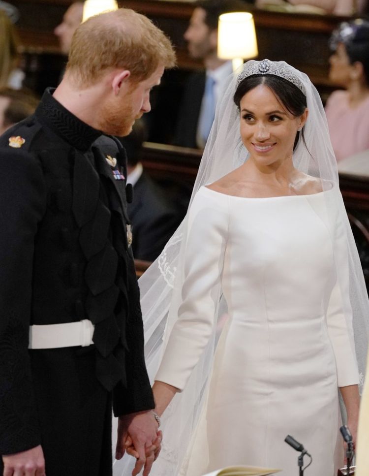 6 Fakta Menarik Seputar Fesyen dan Gaya Memukau Meghan Markle di Hari Pernikahannya yang Penuh Haru