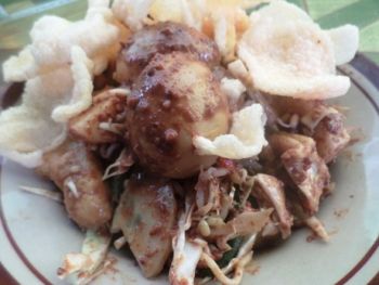 Resep Gado-Gado Kaya Rasa yang Dibuat Dengan Perasaan Campur Aduk, Mikirin THR yang Belum Diterima