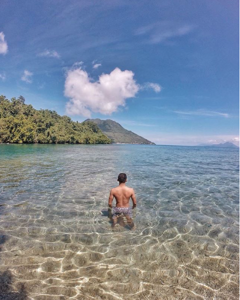 Menikmati Beningnya Pantai Sulamadaha, Secuil Surga di Timur Indonesia. Indah Banget Men!