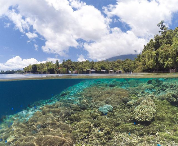 Menikmati Beningnya Pantai Sulamadaha, Secuil Surga di Timur Indonesia. Indah Banget Men!