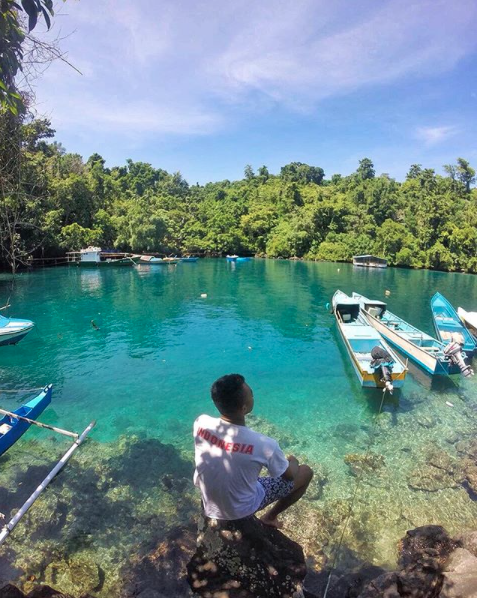 Menikmati Beningnya Pantai Sulamadaha, Secuil Surga di Timur Indonesia. Indah Banget Men!