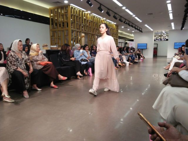 Intip 9 Label Lokal Ini Pamerkan Gaya Busana Andalannya dalam Trunk Show Social Fashion Darling