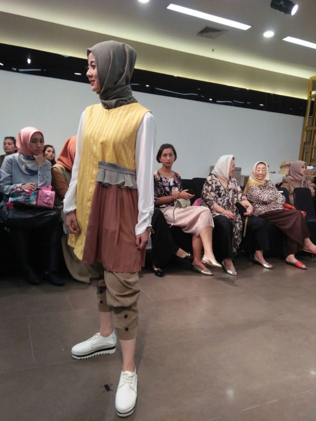 Intip 9 Label Lokal Ini Pamerkan Gaya Busana Andalannya dalam Trunk Show Social Fashion Darling