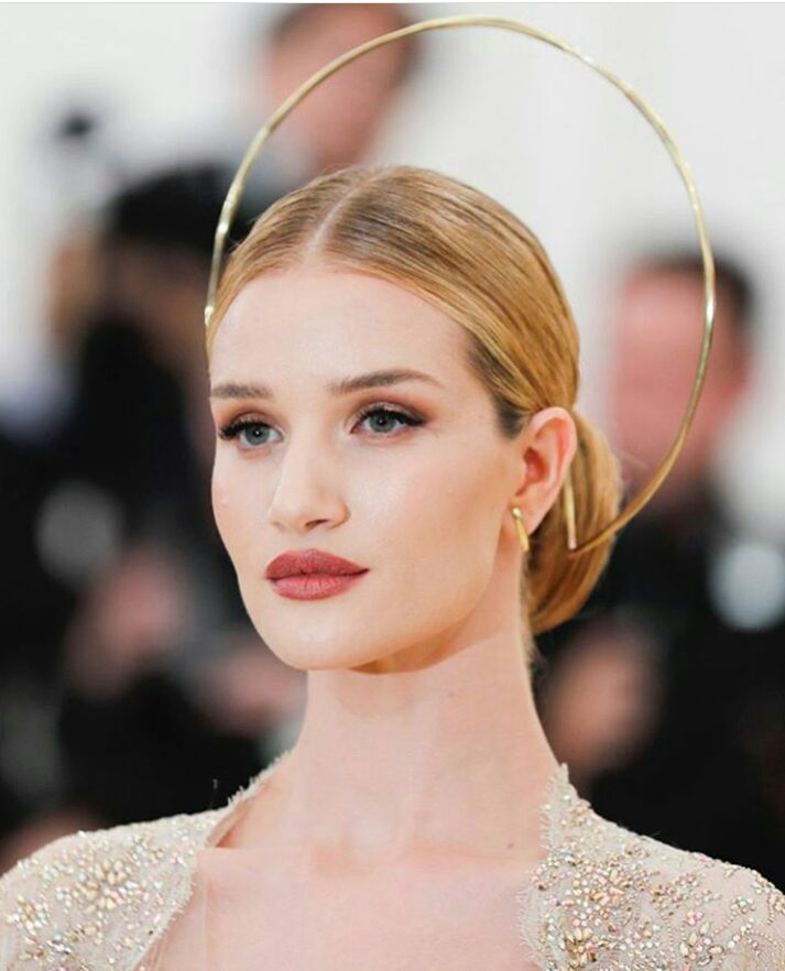 10 Hiasan Rambut Terfenomenal di Ajang Bergengsi Met Gala 2018. Yang Mana Nih, Favoritmu?