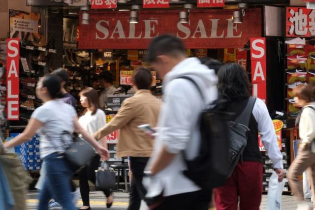 Pengen Tahu Karaktermu yang Asli? Cara Membeli Baju Baru buat Lebaran Bisa Kamu Jadikan Patokan Lho