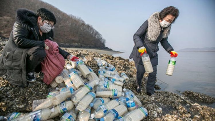 Bukan Kode Rahasia atau Alat Canggih, Begini Cara Kirim Pesan ke Korea Utara. Pakai Botol Plastik!