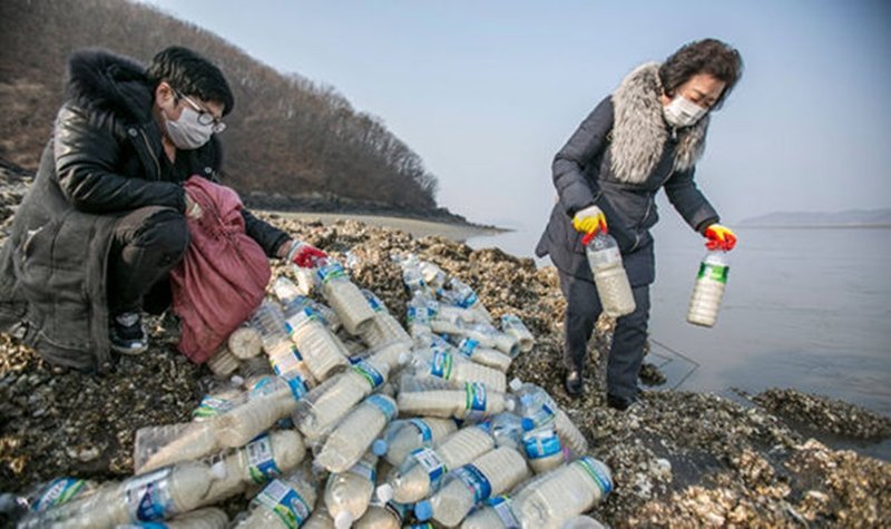 Bukan Kode Rahasia atau Alat Canggih, Begini Cara Kirim Pesan ke Korea Utara. Pakai Botol Plastik!