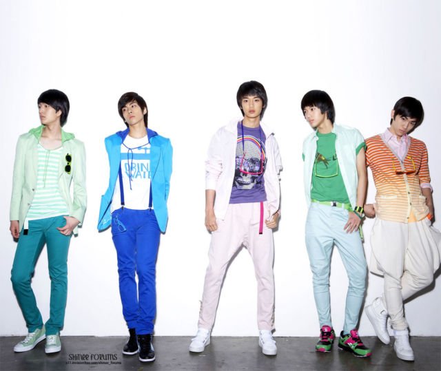 SHINee debut pada 25 Mei 2008