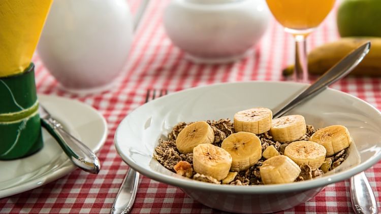 5 Makanan dan Minuman agar Tubuh Tidak Lemas Selama Puasa