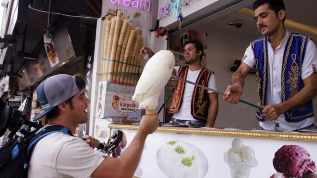 4 Alasan Kenapa Penjual Es Krim Turki Hobi Banget Ngusilin Pembeli. Sampai Banyak Juga yang Kesal