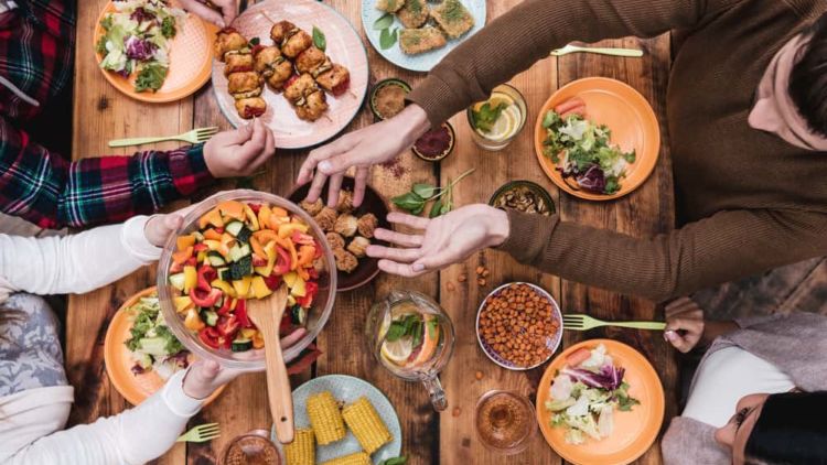 Menebak Kepribadian Seseorang dari Caranya Berbuka Puasa. Coba Cek, Kamu Masuk Golongan yang Mana?