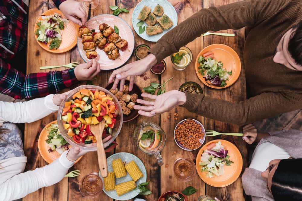 Menebak Kepribadian Seseorang dari Caranya Berbuka Puasa. Coba Cek, Kamu Masuk Golongan yang Mana?