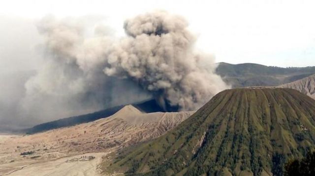 Merapi Erupsi Luapkan Abu, Ini Fakta-Fakta Letusan Freatik yang Wajib Kamu Tahu. Tidak Perlu Panik!