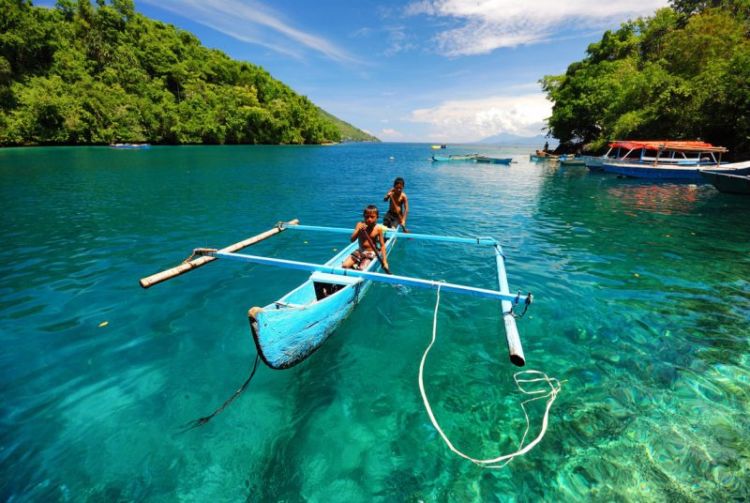 Menikmati Beningnya Pantai Sulamadaha, Secuil Surga di Timur Indonesia. Indah Banget Men!