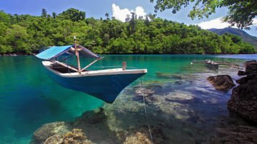 Menikmati Beningnya Pantai Sulamadaha, Secuil Surga di Timur Indonesia. Indah Banget Men!