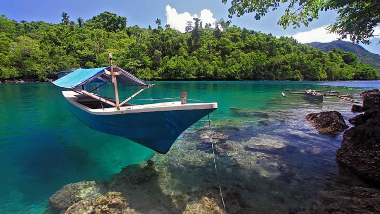 Menikmati Beningnya Pantai Sulamadaha, Secuil Surga di Timur Indonesia. Indah Banget Men!