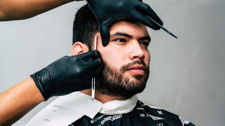 Siasat Cukur Rambut Agar Nggak Salah Potongan. Dear Cowok yang Ingin Nggak Gagal Ganteng, Perhatikan!