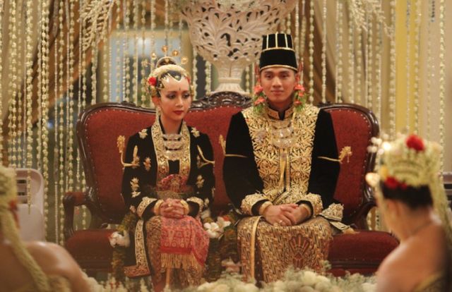 19 Gaun Royal Wedding Ter-Ikonik dari Seluruh Dunia. Jadi Nggak Sabar Lihat Punya Meghan Markle~