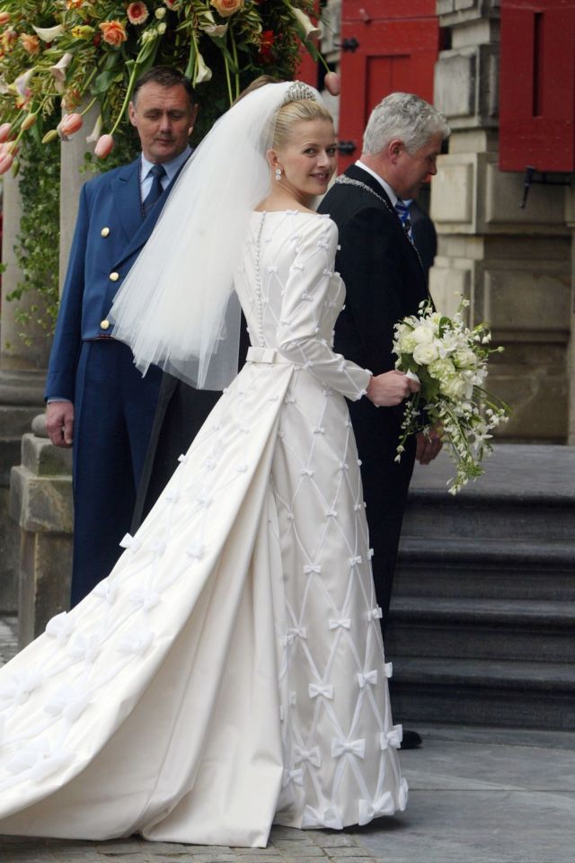 19 Gaun Royal Wedding Ter-Ikonik dari Seluruh Dunia. Jadi Nggak Sabar Lihat Punya Meghan Markle~