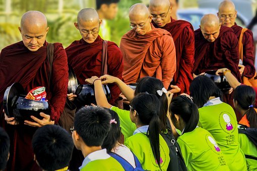 Selagi Masih Diberikan Rejeki, Marilah Bersedekah dan Dapatkan Manfaatnya