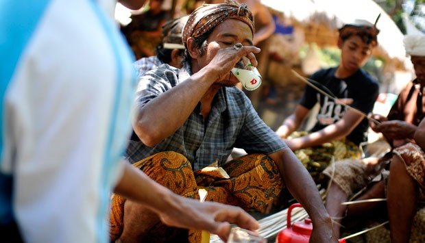 Minuman Berem Saat Acara Adat