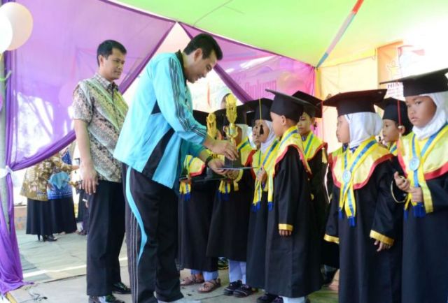 6 Alasan Kenapa Wisuda PAUD Dinilai Kurang Etis. Kemdikbud Bahkan Imbau Acara Ini Tak Dilakukan Lagi